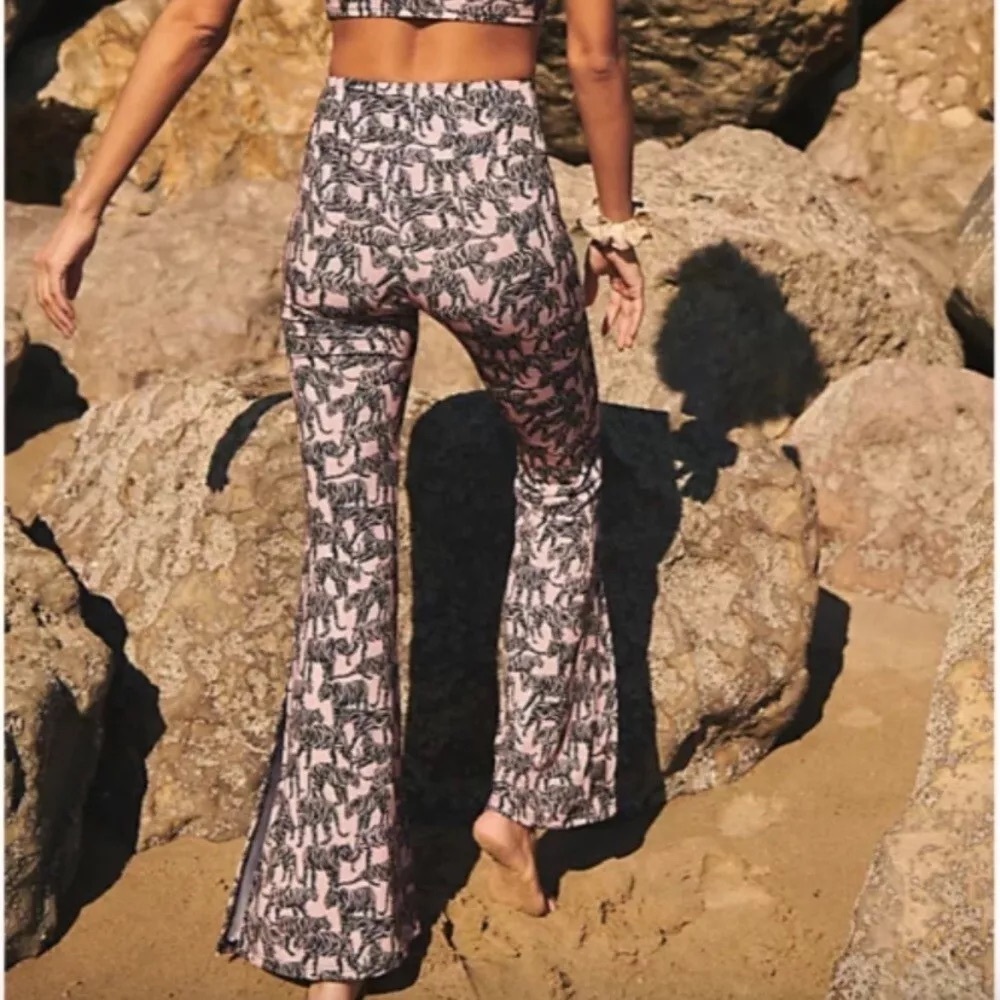 FP Movement x Onzie Set Take Me Away Tiger Set Flare Pants size M/L NWT - Picture 4 of 7